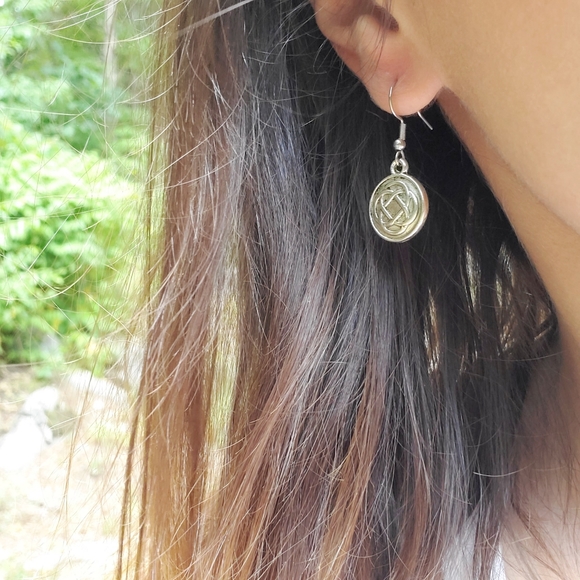 New Handmade Silver Celtic Knot Triquetra Earrings - Picture 14 of 16